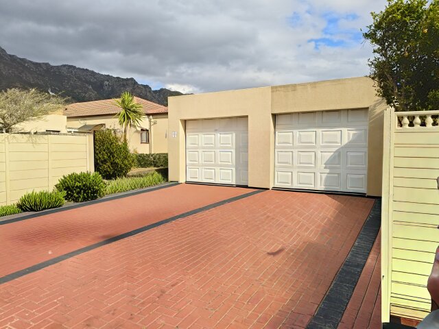 <!--[if BLOCK]><![endif]--> 10  19 Tony crescent, Admirals Park, Gordons Bay <!--[if ENDBLOCK]><![endif]-->